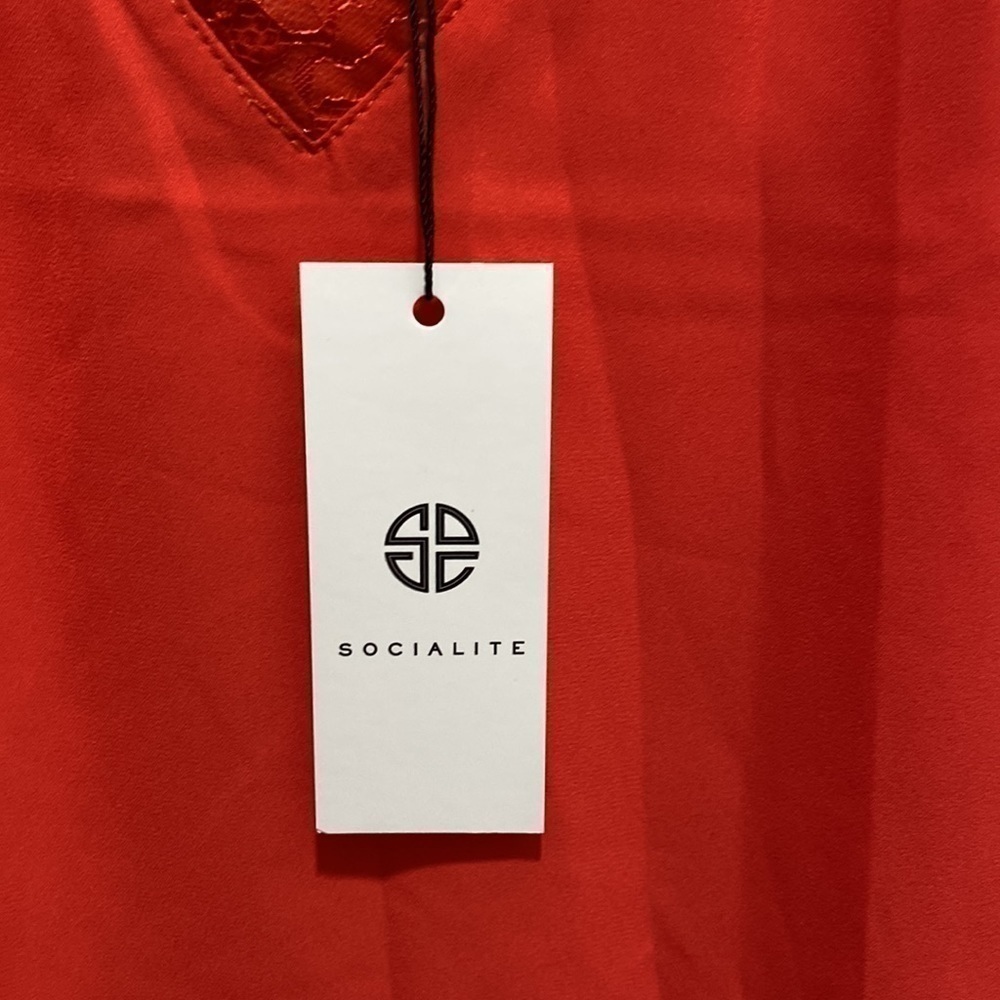 Socialite camisole blouse medium tank top scalloped neck spaghetti straps 🌟 - Picture 3 of 6